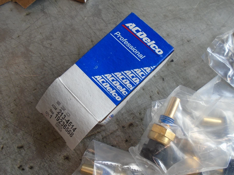 New OEM Engine Coolant Temperature Sensor ACDelco 213-953 213-4333 213-4514 - Image 2 of 4