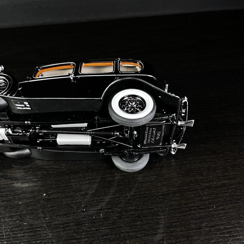 Danbury Mint 1932 Cadillac V-16 Sedan Black Die Cast Car - Picture 12 of 13