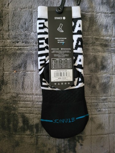 Ramones Logo Kids Socks New With Tags 1 Pair Size Y 7-10 - Picture 2 of 2