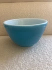 Vintage 1940’s 1-1/2pt solid turquoise Pyrex mixing bowl