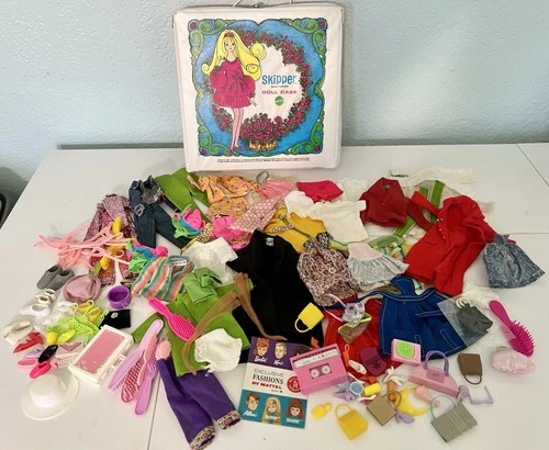 Vintage Barbie- Model 1969 SKIPPER Doll Carrying Case No. 4966 W/ Clothing Lot