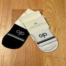 NEW ✅ Alo Yoga Unisex Half-Crew Throwback Sock BLACK, WHITE Fits as Medium
