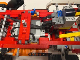 LEGO Technic: Model: Off-Road  4 x 4 Crawler 9398 remote. Power functions.