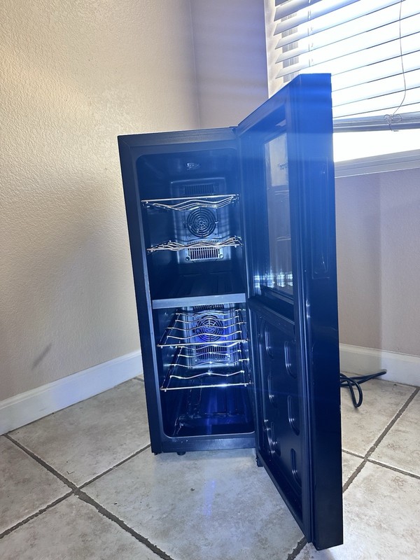 Koolatron Single Zone Wine Fridge Black Glass Door Digital Controls 3 Shelves