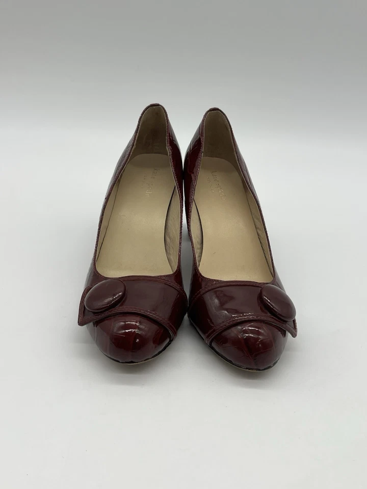 Zapatos informales Kate Spade para mujer 6M borgoña cocodrilo charol tacón de salón. Foto 2 de 4