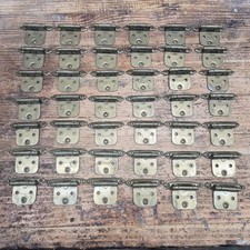 Lote de 42 bisagras de gabinete vintage de latón con cierre automático Amerock 7138 EE. UU. sin tornillos