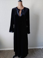 Oscar de La Renta Black Velvet Long Nightgown W Pockets Size S/M Long Sleeve
