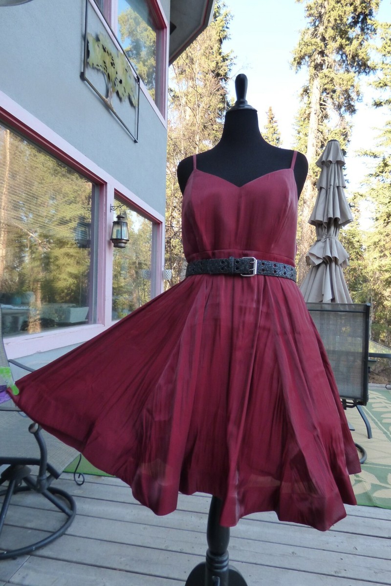 long red homecoming dresses A Line V Neck Beaded Lace Prom Dresses, Layered Red Lace Form – jbydress WR665401-0XL Color:Royal-Blue Made with our signature Floral Dresses Tea Length
