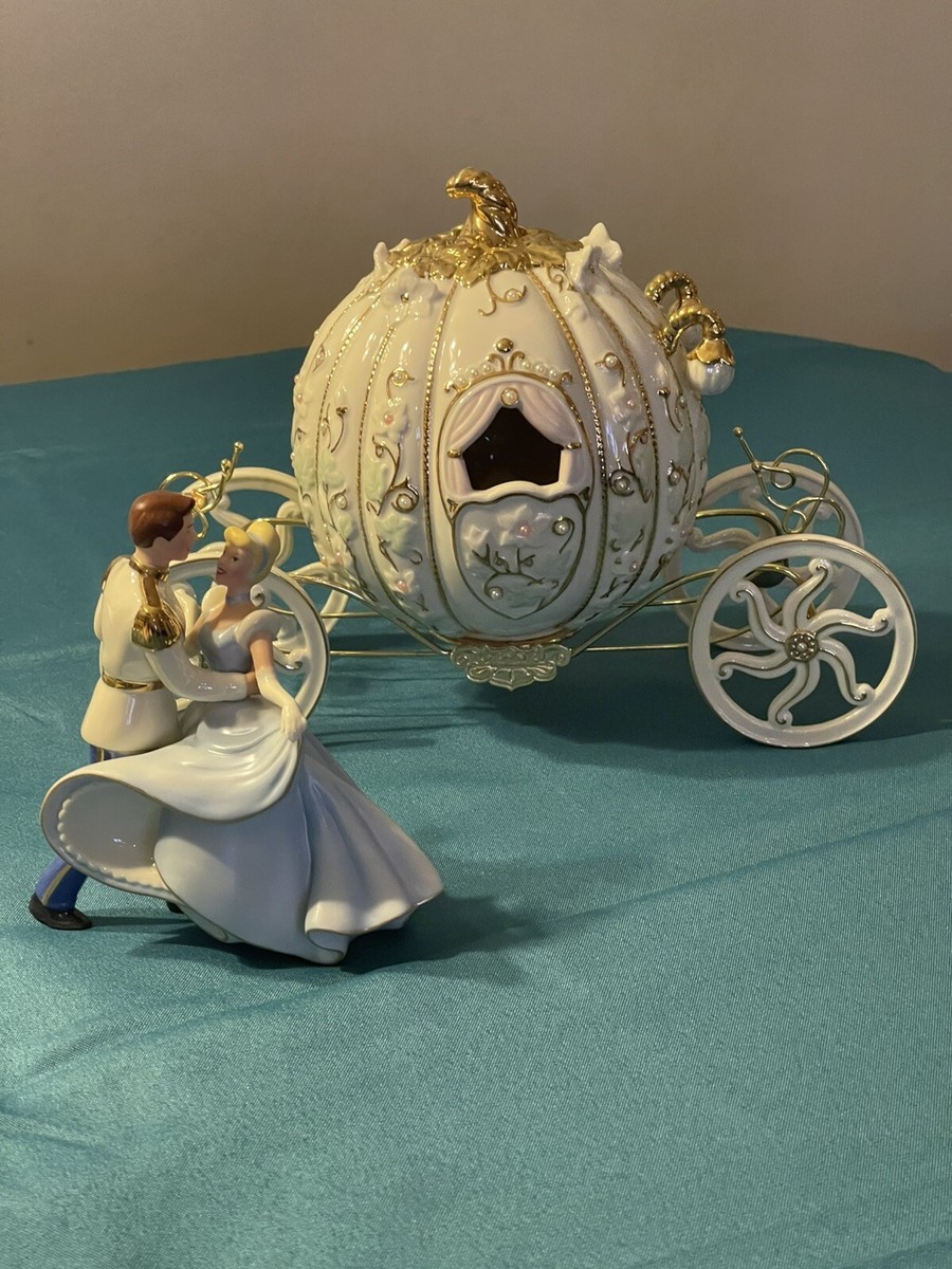 LENOX Disney Cinderella's Enchanted Lighted Coach and Cinderella