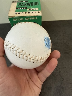Vintage Officiel Harwood Nite And Day Softball - Objet De Collection
