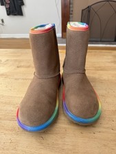 UGG Kids' Classic Short II Rainbow Boots Chestnut Suede Shearling Lining Size 5