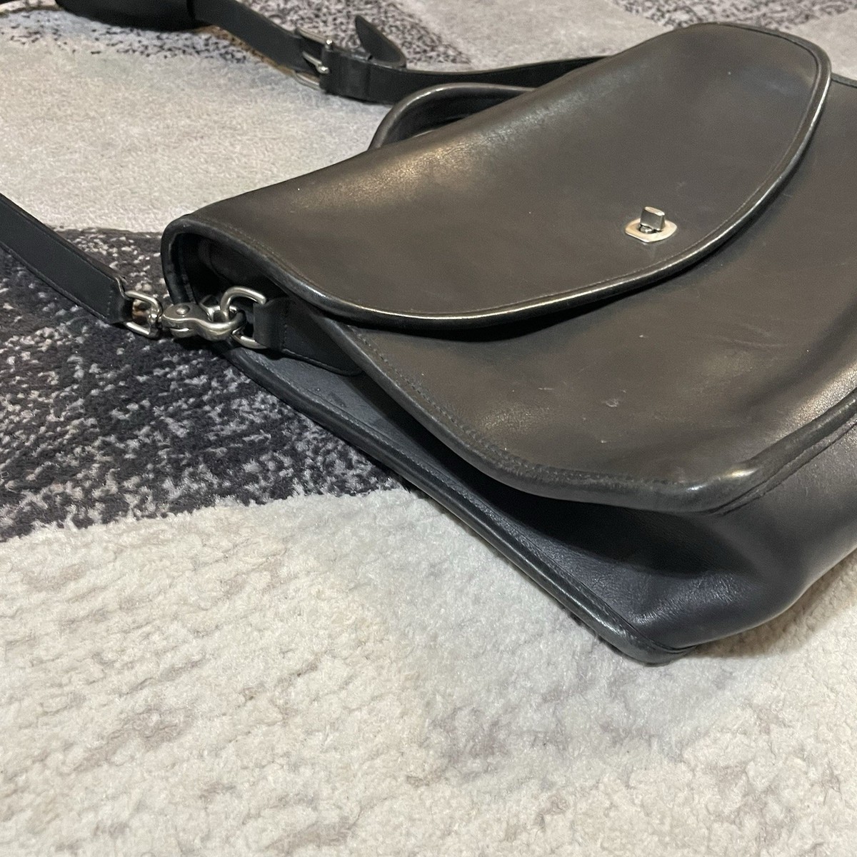 Vintage COACH Lexington Messenger Bag Black Leather Turn Lock