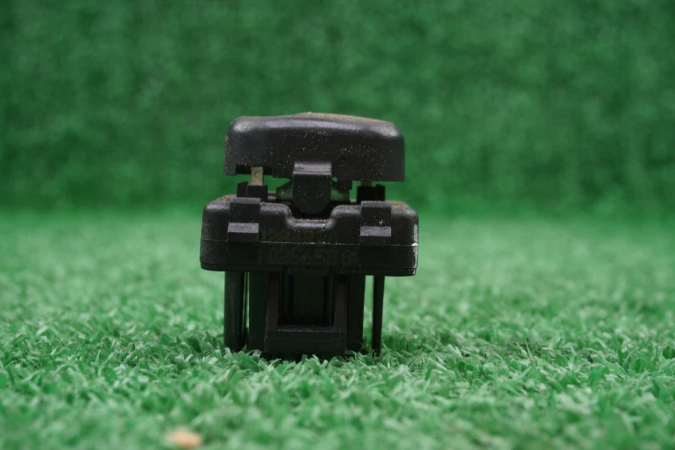 1997 98 99 00 01 02 03 04 2005 BUICK CENTURY ЛЕВОСТОРОННИЙ переключатель заднего стекла OEM - Изображение 3 из 4