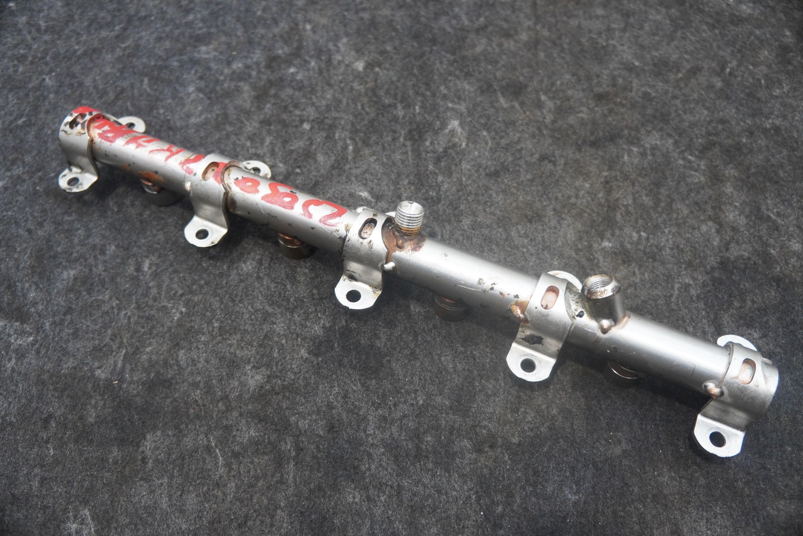 Right Engine High Pressure Fuel Rail Injection Pipe 0P2133316A Lamborghini Urus