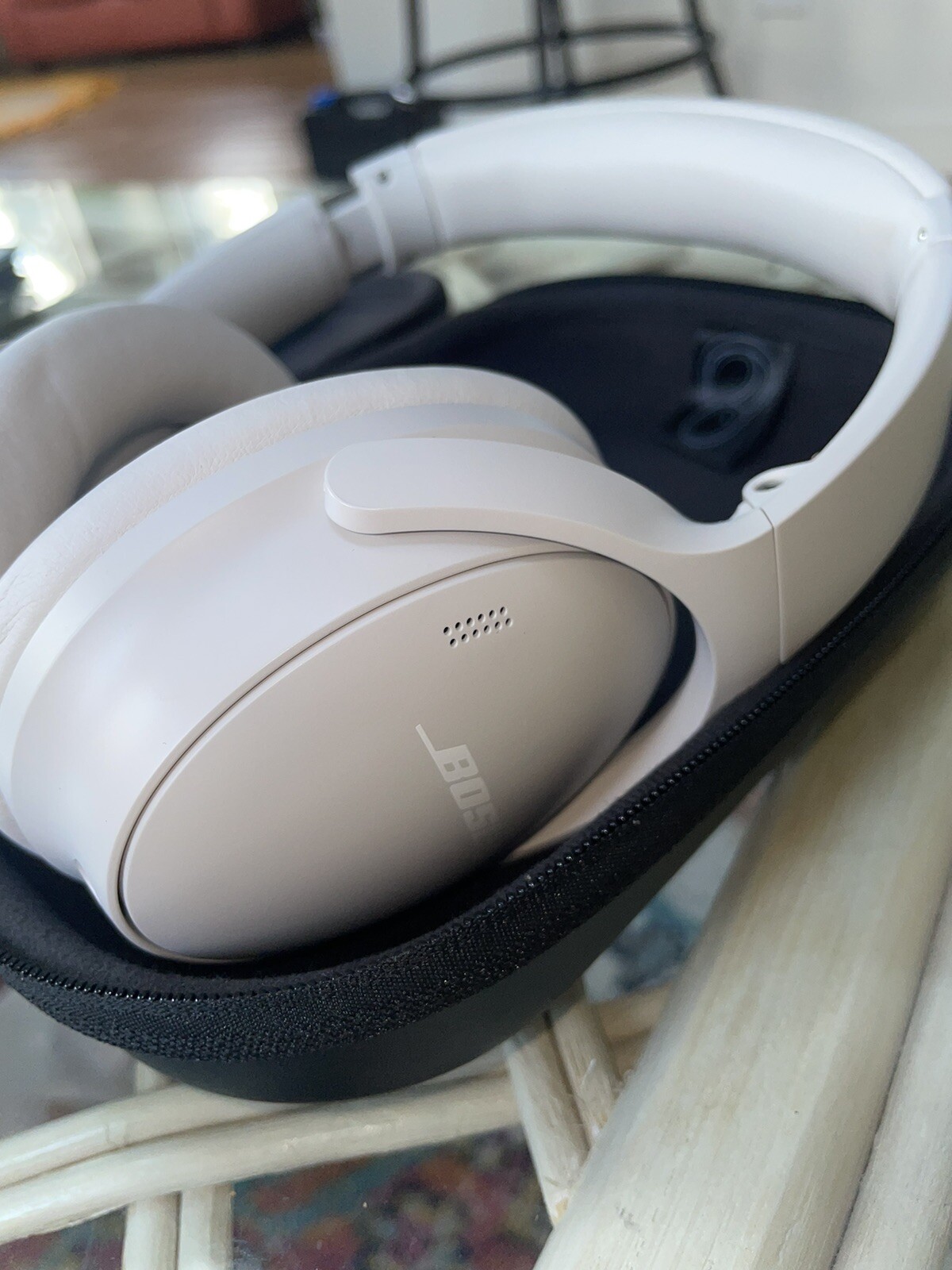 Bose QuietComfort Wireless Over-Ear Headphones - White Smoke-image