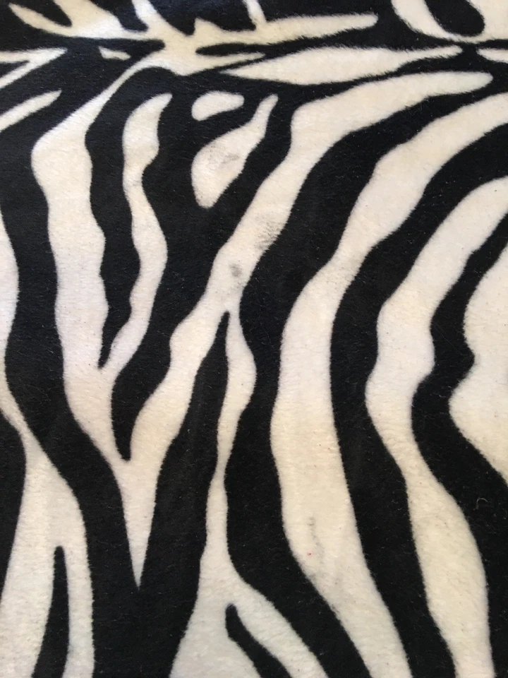 "Manta bebé 30x44"" negra blanca con estampado de cebra" Foto 4 de 4