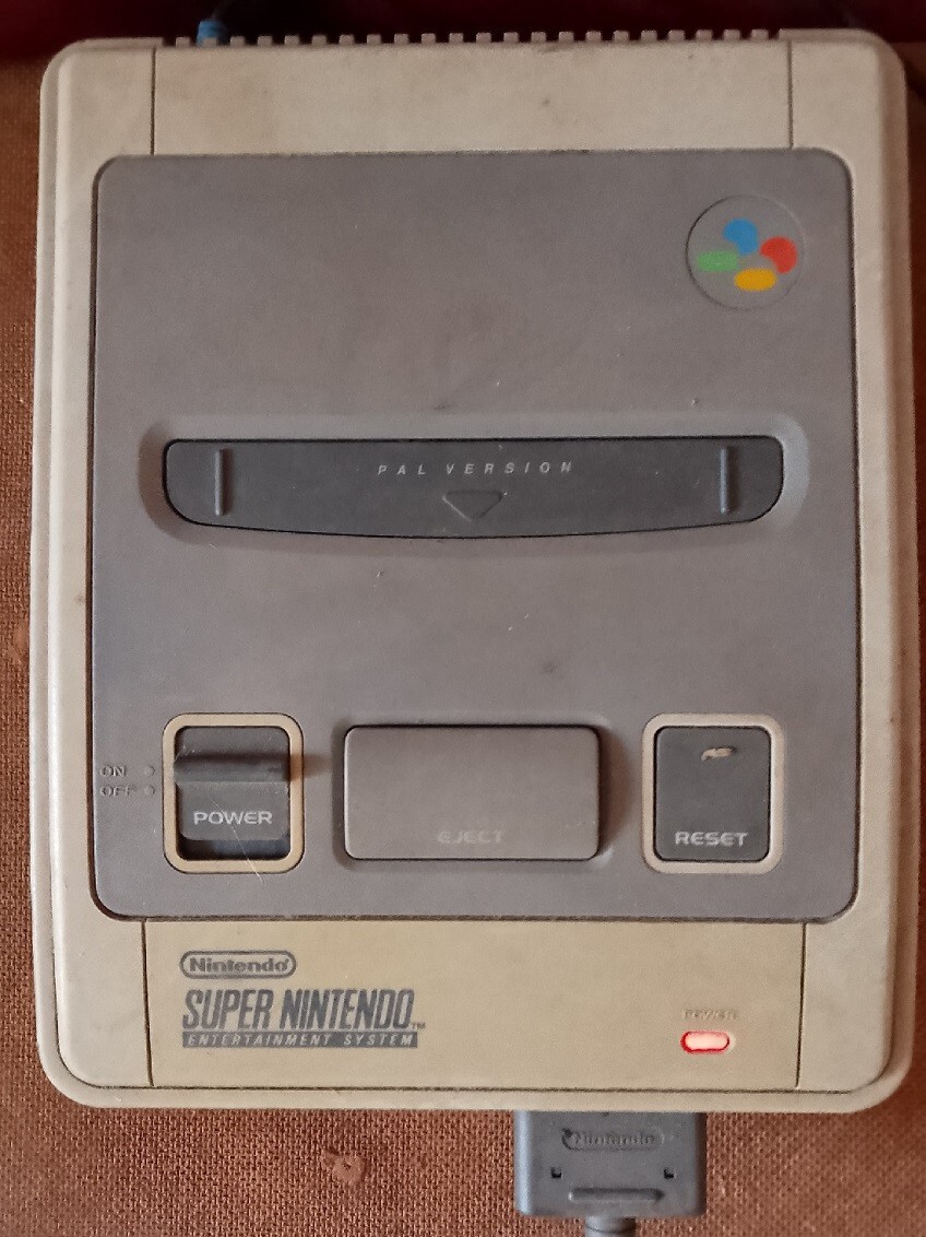 SNES Super in EU 1992, model SNSP-001A(UKV)