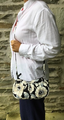 NEW NWT Vera Bradley Frannie Camellia Crossbody Bag Black White Floral - Picture 3 of 13