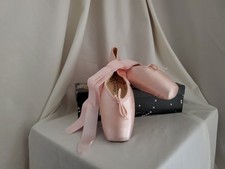 Capezio Pavlowa Pink Ballet Shoes Size 4 R P103 PS 103 01 with Box