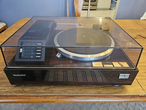 Technics SL-M3 Quartz Direct Drive Turntable- Excellent Condition - original box
