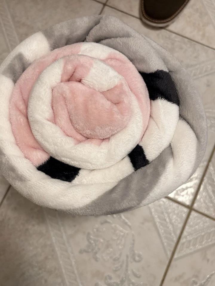 维多利亚的秘密粉红色标志 COZY PLUSH SHERPA BLANKET FALL 2025 50x60 — 第 3/4 张图片