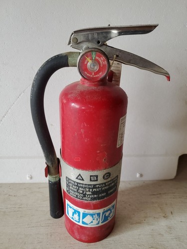 Model 424 Amerex multi-purpose dry chemical 5 pound fire extinguisher NeedsRechg