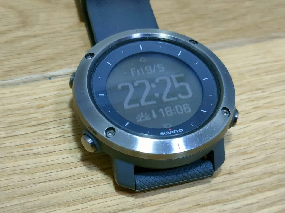 Reloj GPS Suunto Traverse Grafito Bisel Cristal Mineral Correa Silicona Foto 3 de 4