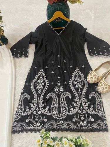 New Fancy Designer Black Heavy Natural Crepe Salwar Kameez For Traditional Wear - Picture 3 of 11