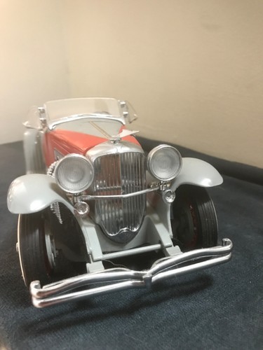 DANBURY MINT 1/24 SCALE - 1935 DUESENBERG SSJ - GREY / RED - Picture 2 of 8