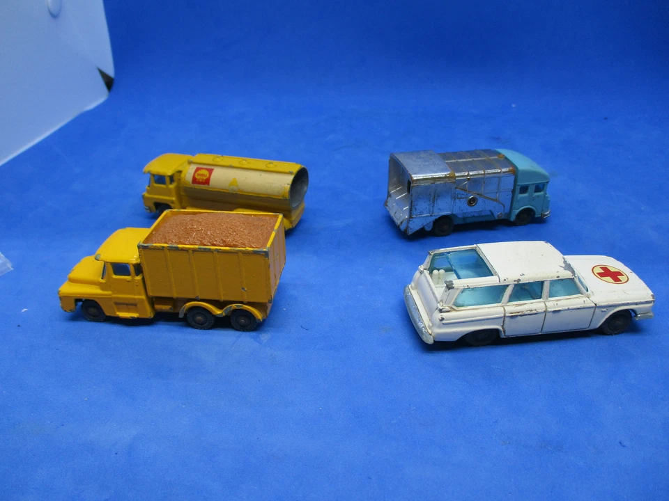 4 Vintage Husky GB Diecast trucks 1966/67 Studebaker, Refuse, Warrior & Shell ve - Image 2 of 2