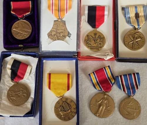 (LOT of 8) Bronze Military Service Medals w Ribbons WW2 Korea Etc See Photos