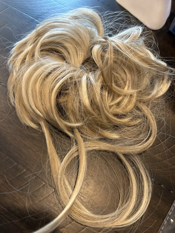 Poni moño desordenado rubio, peluca nueva en bolsa Foto 4 de 4