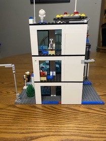 2011 Retired Lego City Police Station 7498 With Box And Manuals READ
