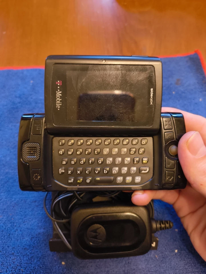 T-Mobile Sidekick 3 2008 funciona con cargador probado y funcionando Foto 2 de 4