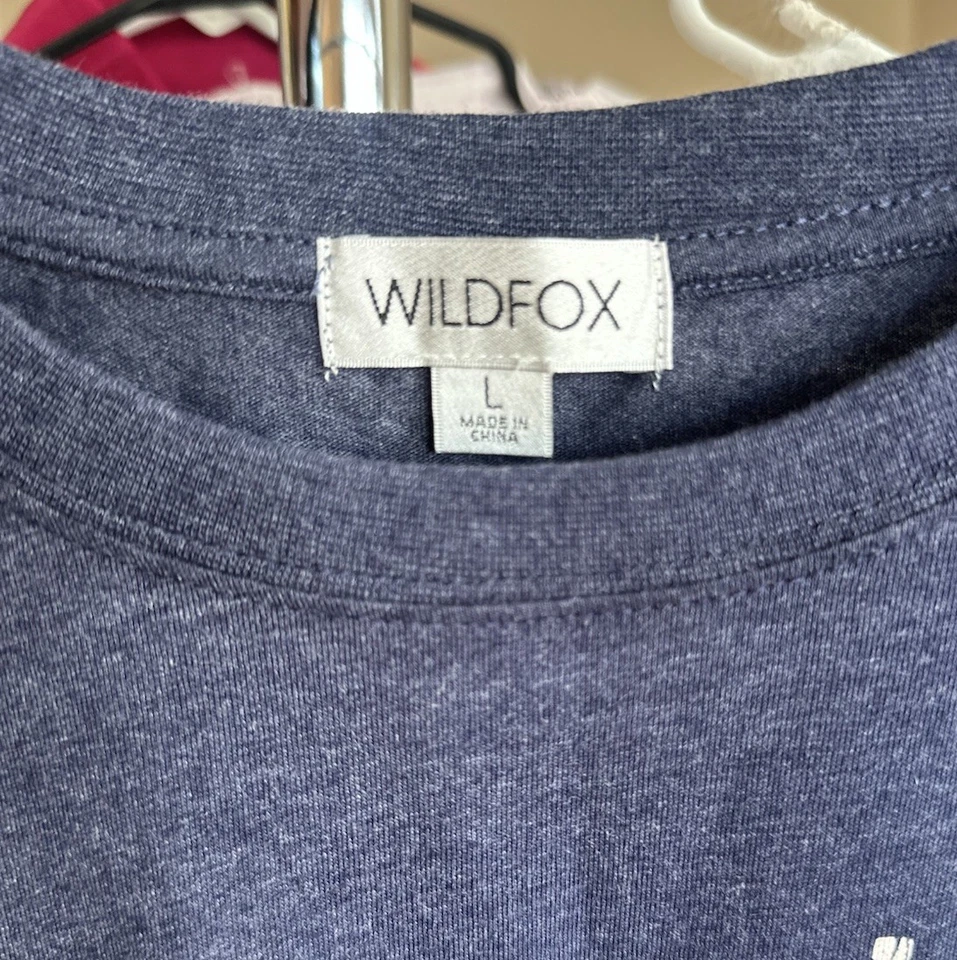 ¡NUEVO CON ETIQUETAS! Camiseta gráfica WILDFOX Tailgate with Me TALLA L Foto 2 de 4