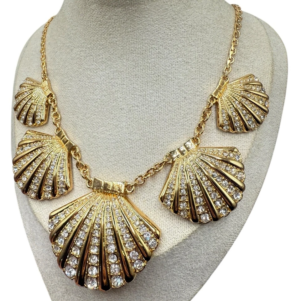 Declaração de colar Kate Spade tom dourado e strass gelo concha babador sereia - Imagem 2 de 4