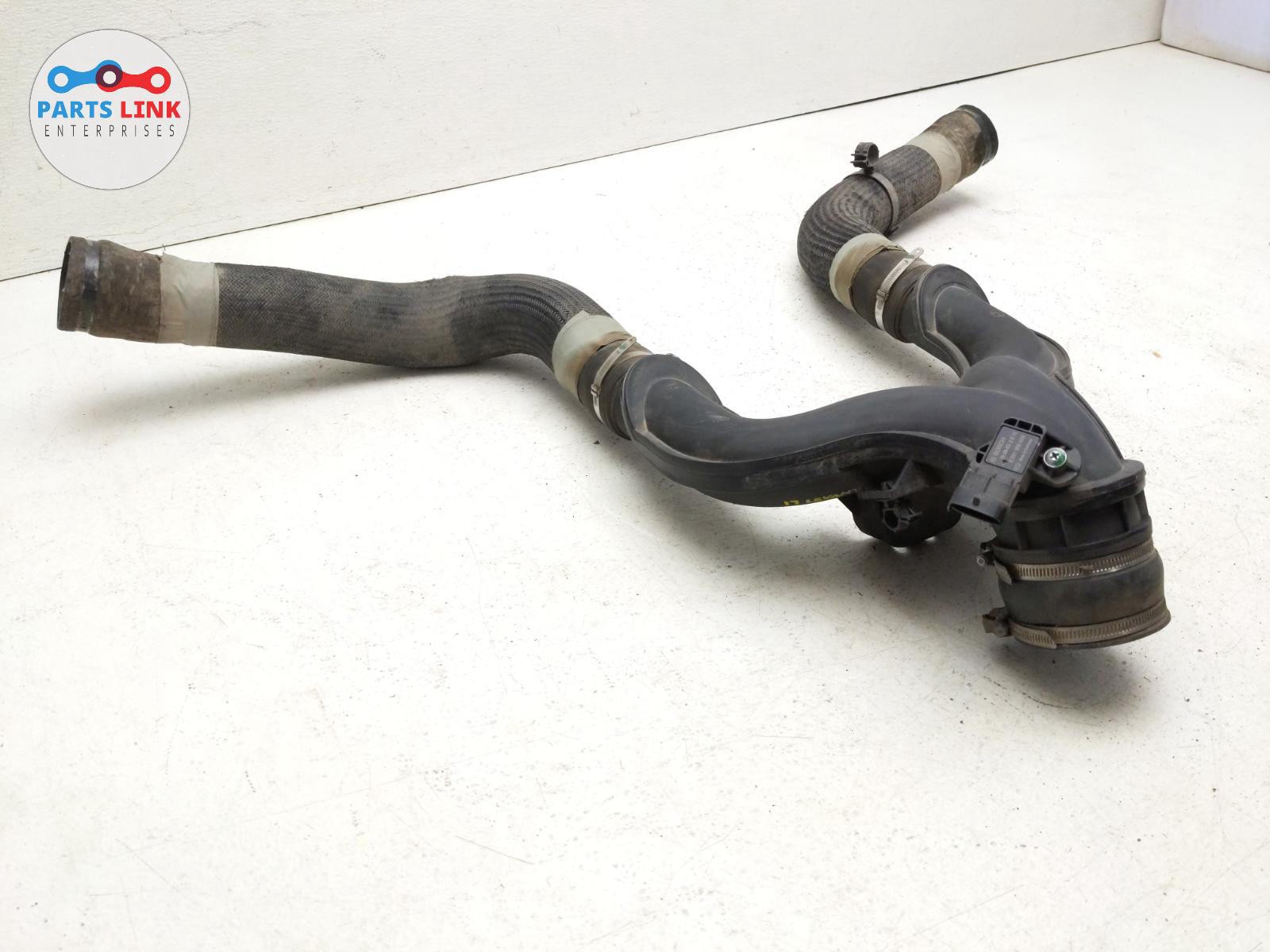 2017-2020 MASERATI LEVANTE CENTER AIR INTAKE DUCT CROSS PIPE HOSE RESONATOR M161