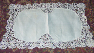 Vintage hübsches Tablett mit Spitzenkanten creme Leinen & Madeira Arbeit Spitzenrand