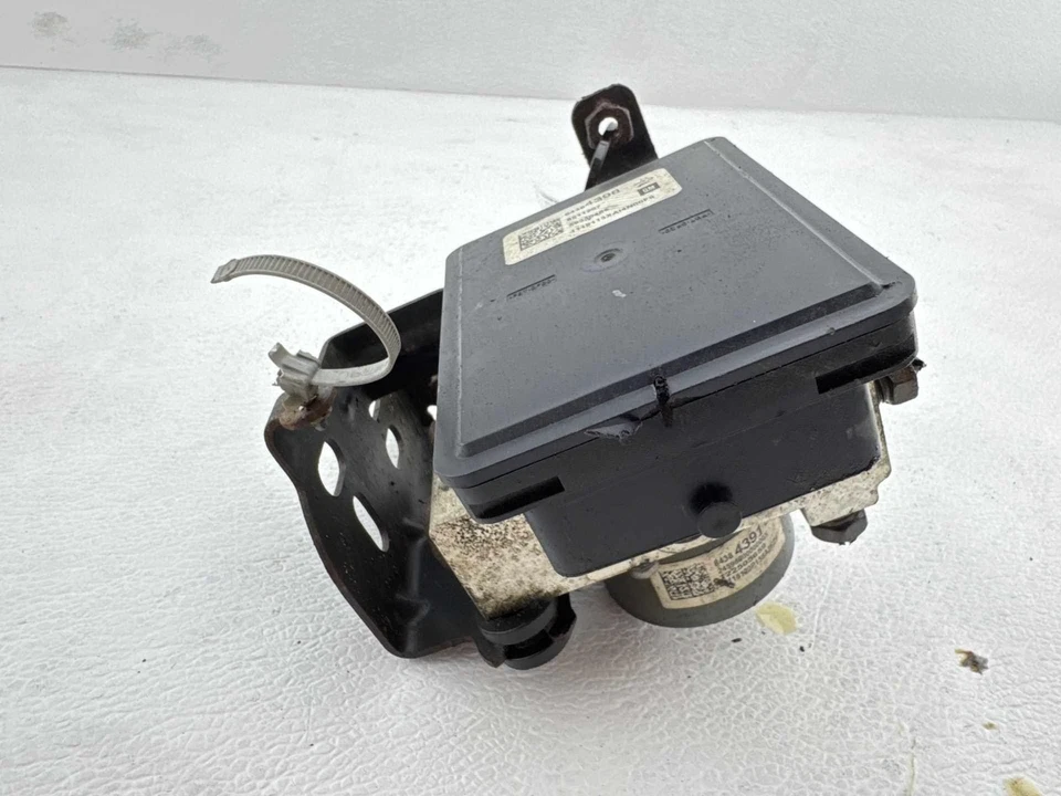 Chevrolet Tahoe 2017-2020 ABS conjunto de control de módulo de bomba de freno antibloqueo OEM Foto 2 de 4