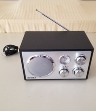 Victrola Retro Desktop FM/Bluetooth/Aux VRS-2400 Radio Works F23 122 .