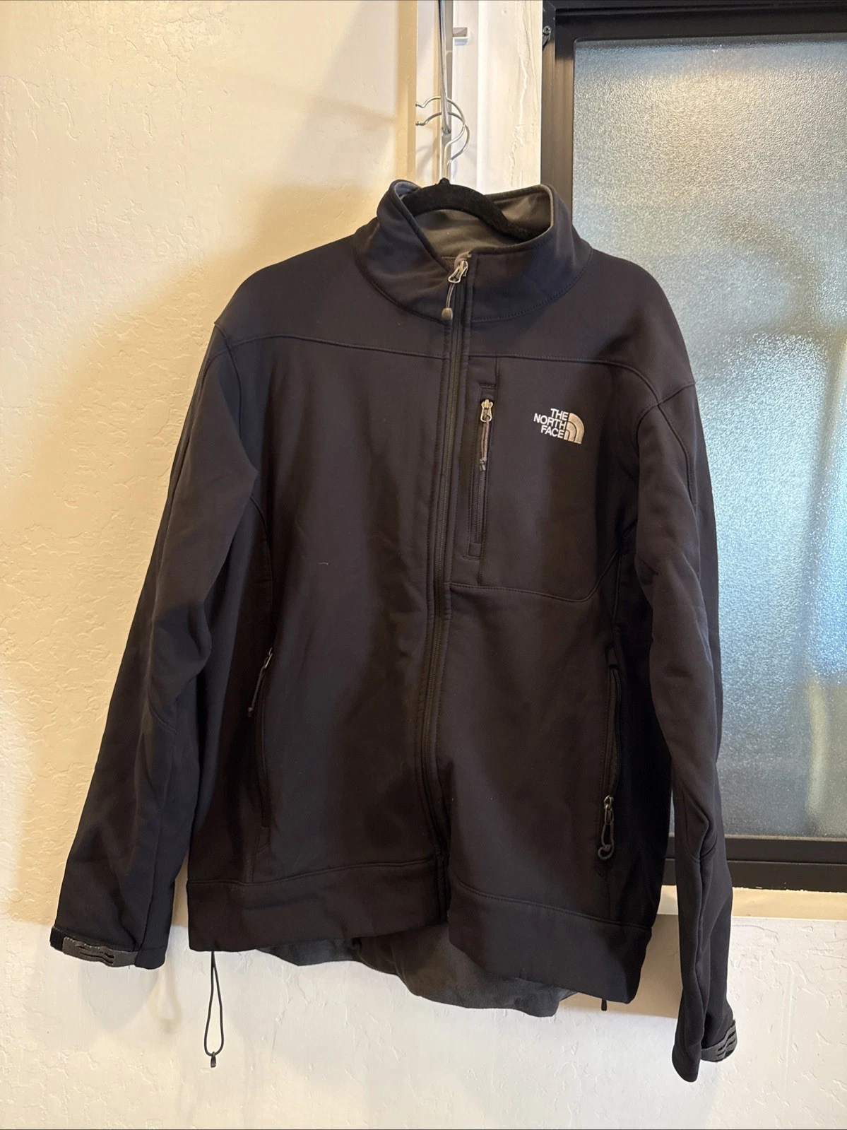 The North Face Men's Softshell Jacket Size Large With Cuffs