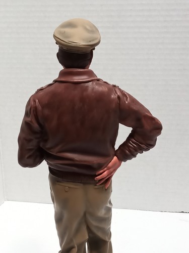 The Collectors Showcase DOUGLAS MACARTHUR Statue 11' tall Museum quality Detail - Picture 7 of 15