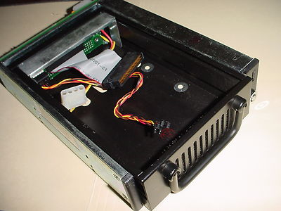 DE100i KINGSTON DATA EXPRESS REMOVABLE SCSI DRIVE ENCLOSURE BLACK Wide SCSI