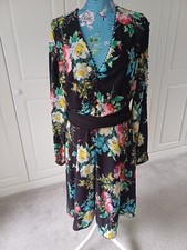 NEW+TAGS ‘MYLENE KLASS’ FLORAL FIT & FLARE DRESS WITH FEATURE BUTTONS SIZE 18