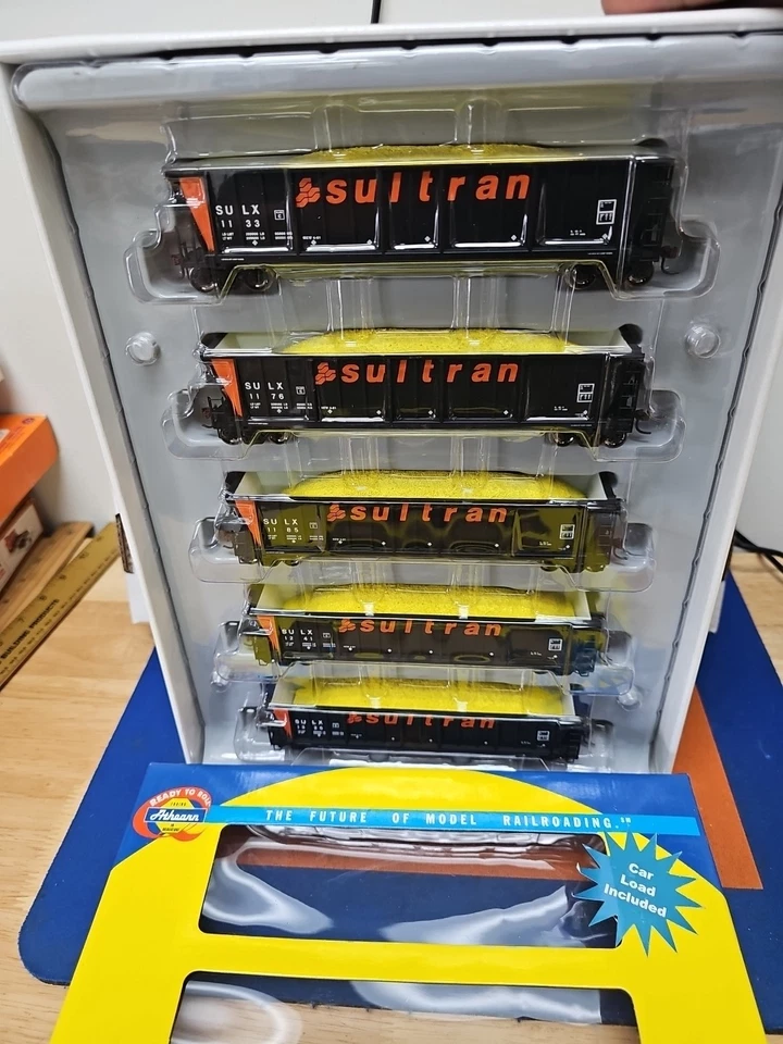 Athearn 94940 Sultran: SULX: 50’ Bathtub Gondola with load: 5 pack  - Image 3 of 4