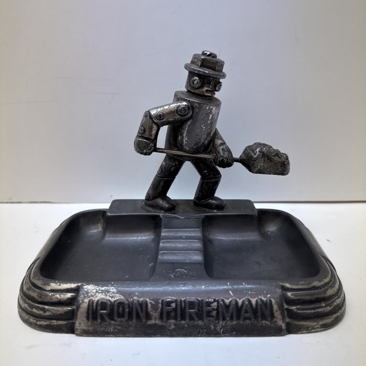 IRON FIREMAN アイロン ファイアーマン ビンテージ 灰皿 Steam Punk 1930's-1940's IRON FIREMAN Metal Ashtray by AC