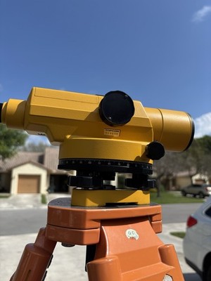 Topcon AT-F2  32X Auto Level w/ Case And Manual. Calibrated. Erect Image