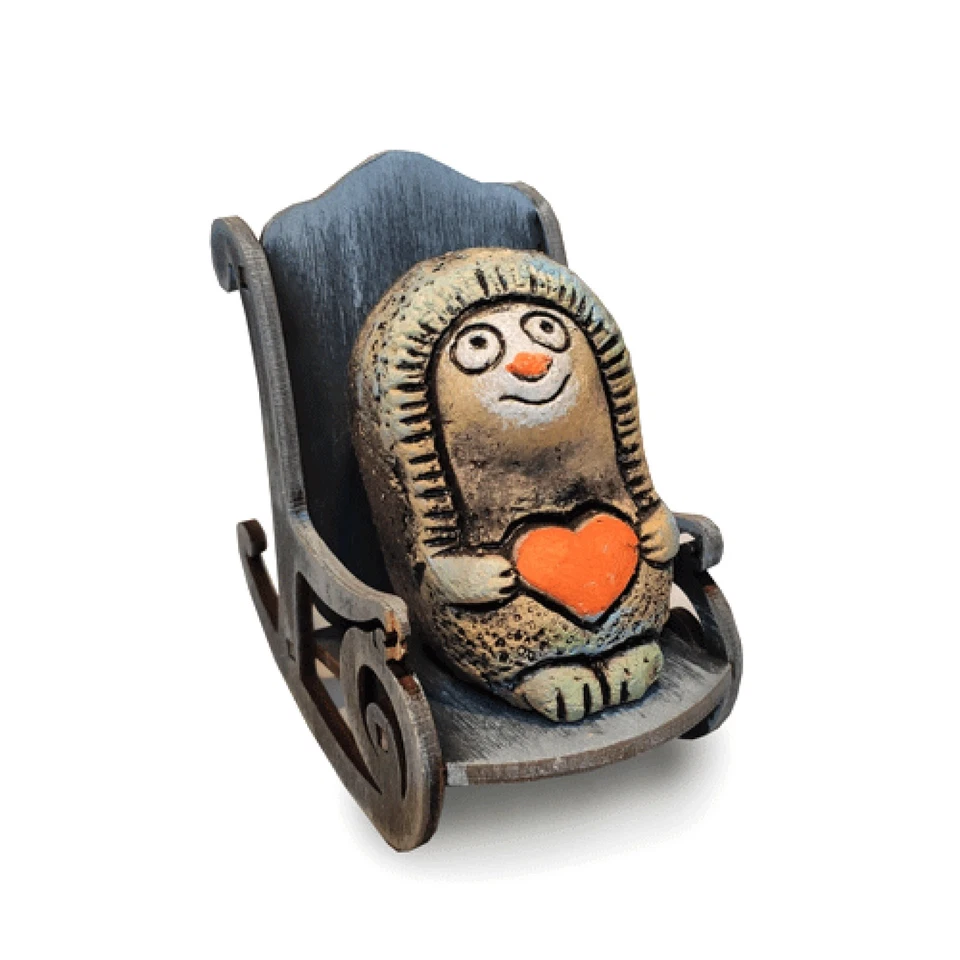 Ежик в кресле-качалке керамическая фигурка ручной работы - Изображение 2 из 2