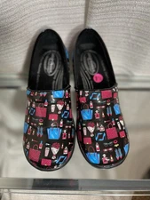 Easy Street Clogs Slip Resist Nursing Walking Graphic Design Slip Comfort S 9.5