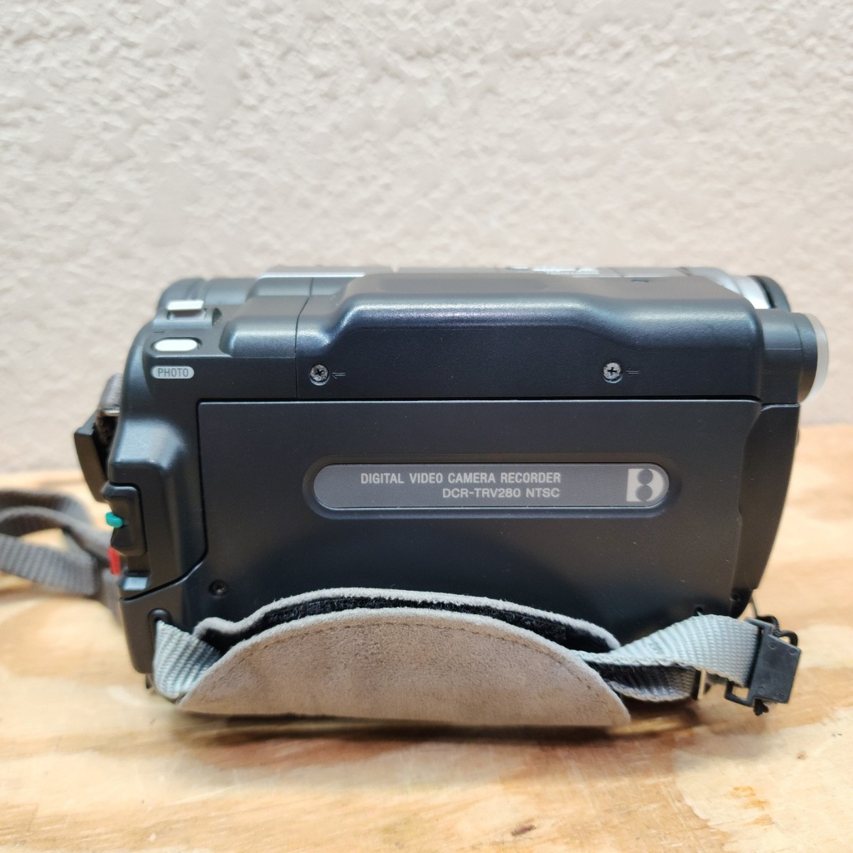 Sony Handycam DCR-TRV280 NTSC Digital 8 NightShot SteadyShot